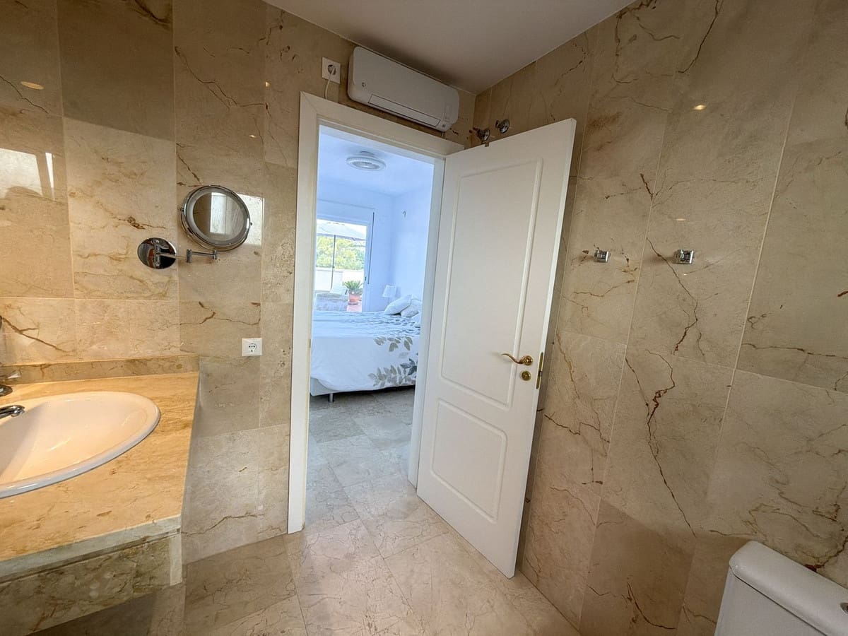 2 soverom Leilighet til salgs i Mijas Golf med svømmebasseng garasje - € 349 000 (Ref: 9971813)