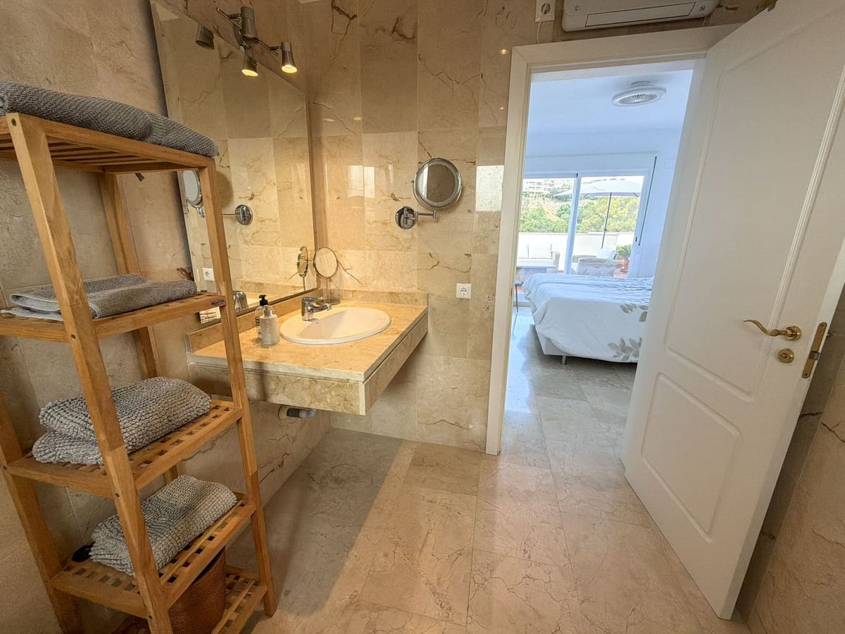 2 soverom Leilighet til salgs i Mijas Golf med svømmebasseng garasje - € 349 000 (Ref: 9971813)