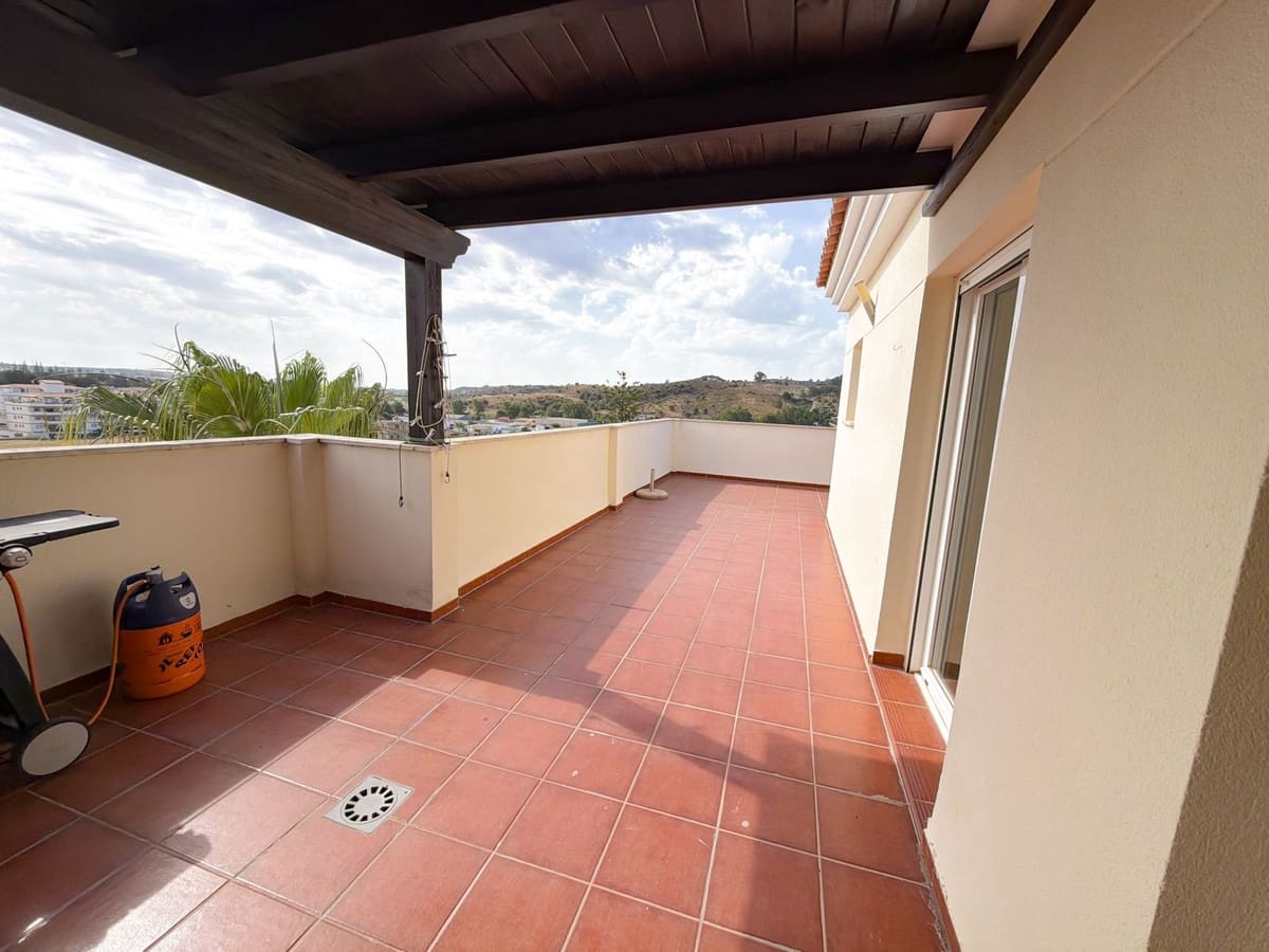 2 soverom Leilighet til salgs i Mijas Golf med svømmebasseng garasje - € 349 000 (Ref: 9971813)