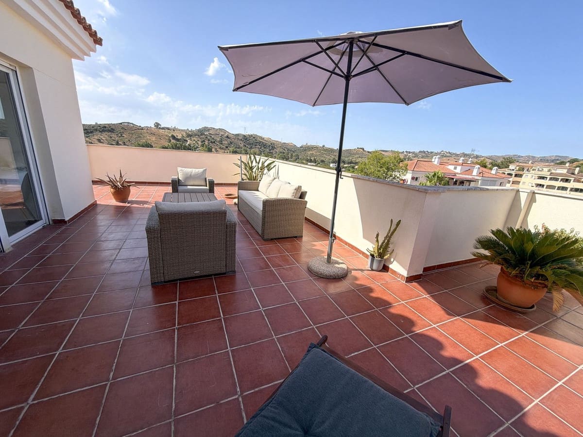 2 soverom Leilighet til salgs i Mijas Golf med svømmebasseng garasje - € 349 000 (Ref: 9971813)