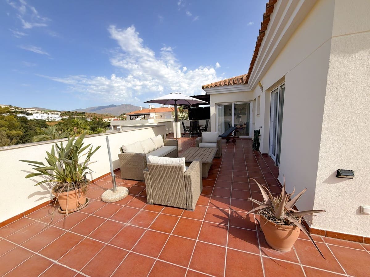 2 soverom Leilighet til salgs i Mijas Golf med svømmebasseng garasje - € 349 000 (Ref: 9971813)