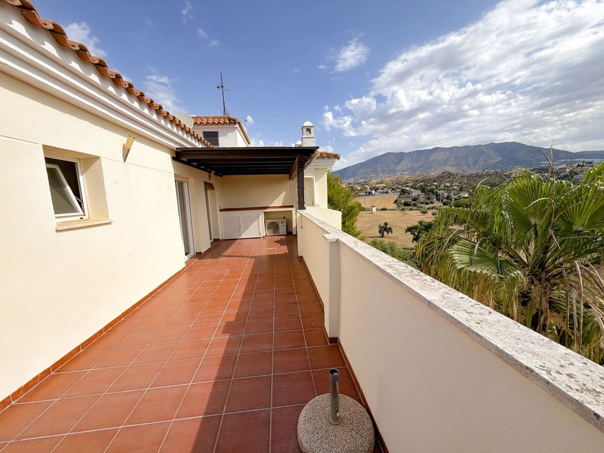2 soverom Leilighet til salgs i Mijas Golf med svømmebasseng garasje - € 349 000 (Ref: 9971813)