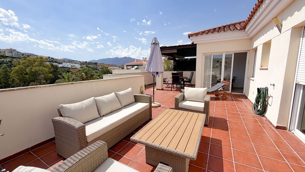 2 soverom Leilighet til salgs i Mijas Golf med svømmebasseng garasje - € 349 000 (Ref: 9971813)