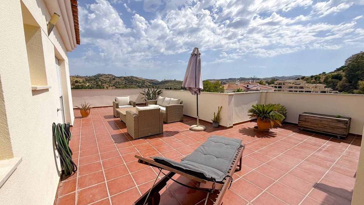 2 soverom Leilighet til salgs i Mijas Golf med svømmebasseng garasje - € 349 000 (Ref: 9971813)