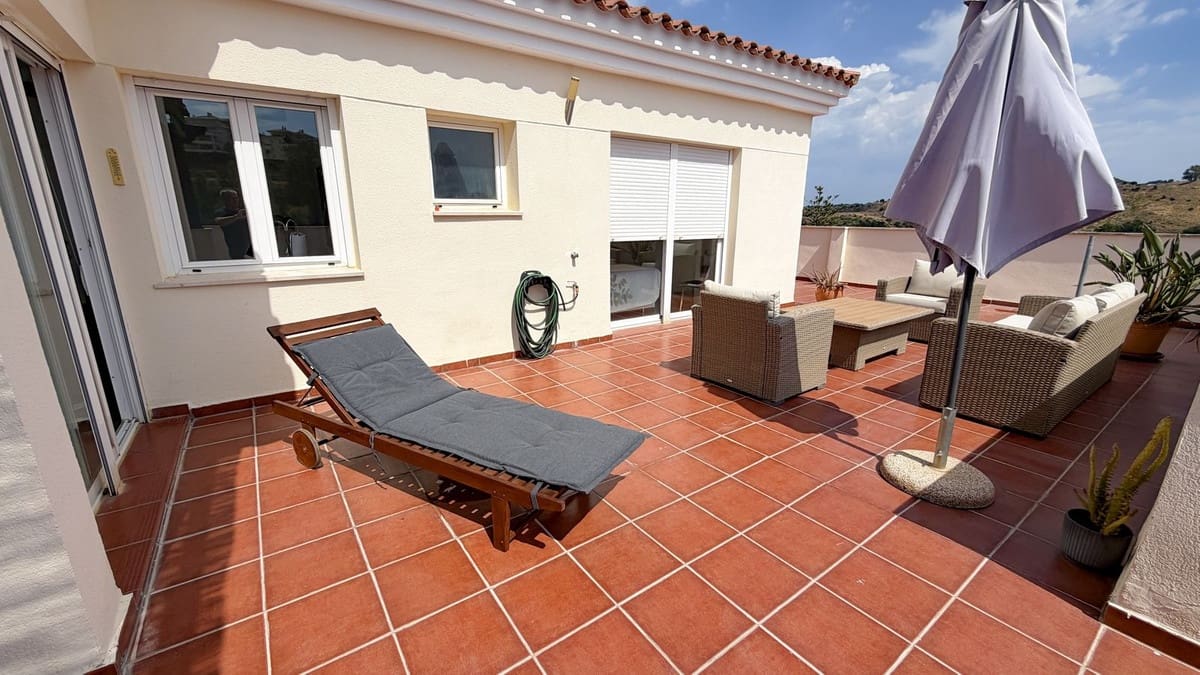 2 soverom Leilighet til salgs i Mijas Golf med svømmebasseng garasje - € 349 000 (Ref: 9971813)
