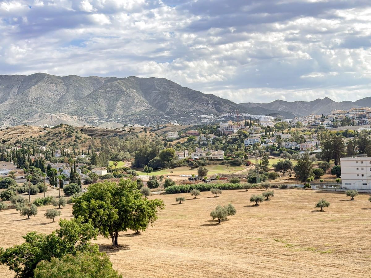 2 soverom Leilighet til salgs i Mijas Golf med svømmebasseng garasje - € 349 000 (Ref: 9971813)