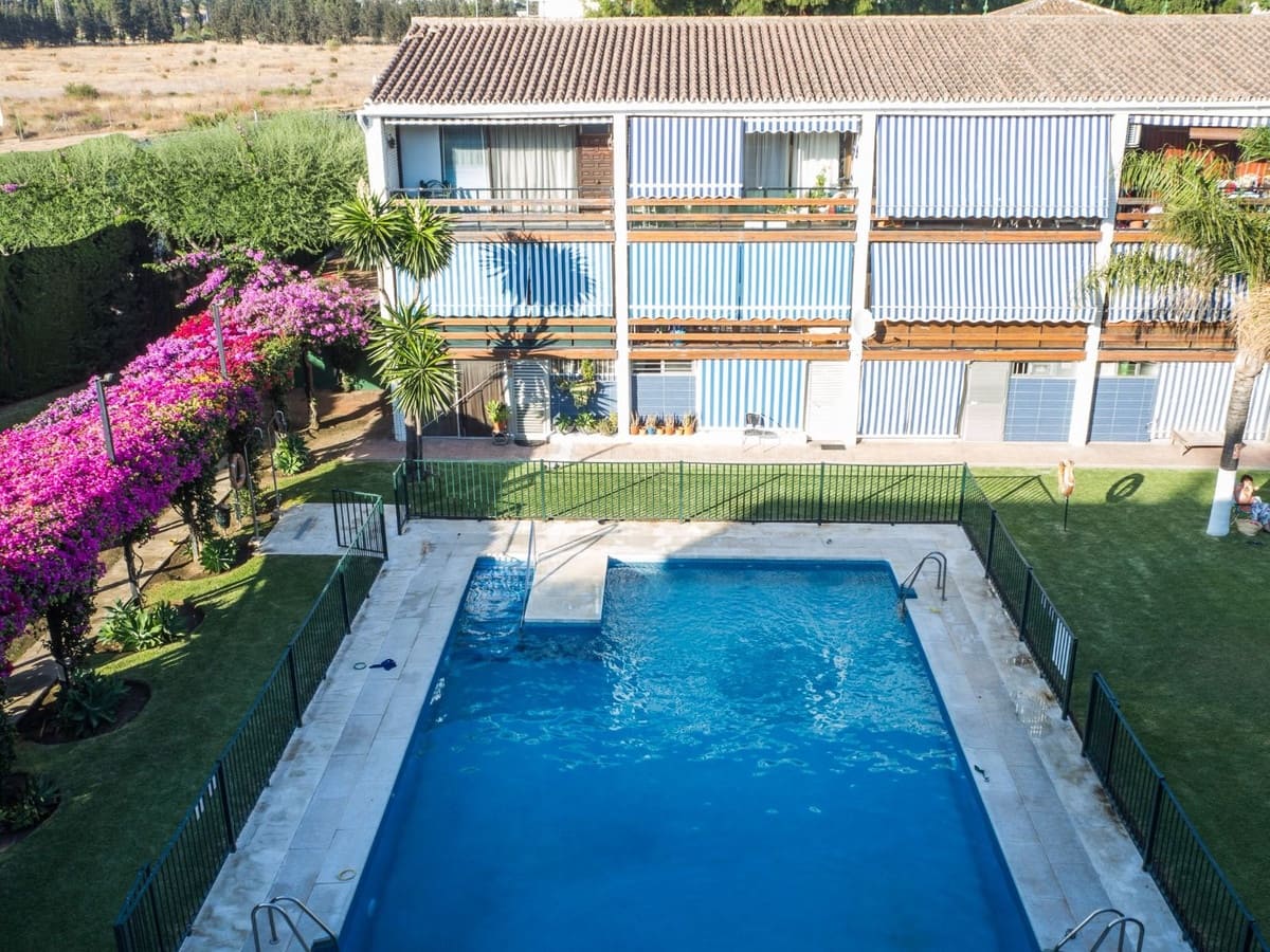 1 bedroom Apartment for sale in San Pedro de Alcantara with pool - € 344,000 (Ref: 9971814)
