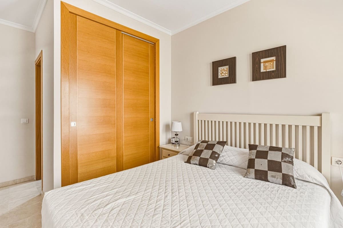 1 bedroom Apartment for sale in Fuengirola with pool - € 286,000 (Ref: 9971817)