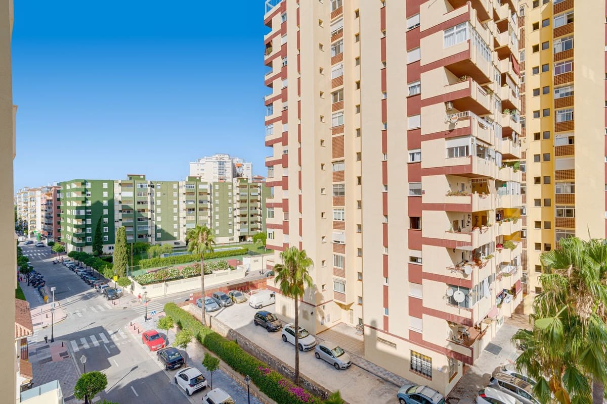 1 bedroom Apartment for sale in Fuengirola with pool - € 286,000 (Ref: 9971817)