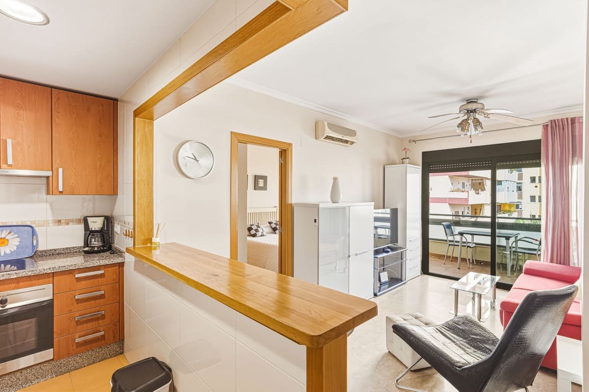 1 bedroom Apartment for sale in Fuengirola with pool - € 286,000 (Ref: 9971817)