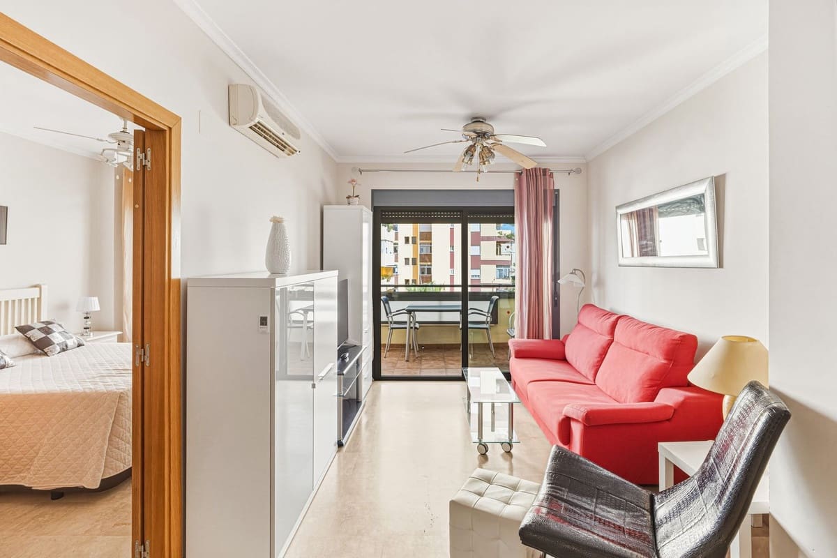 1 bedroom Apartment for sale in Fuengirola with pool - € 286,000 (Ref: 9971817)