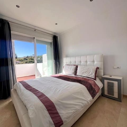 2 soverom Leilighet til salgs i Riviera del Sol, Mijas med svømmebasseng garasje - € 340 000 (Ref: 9971819)