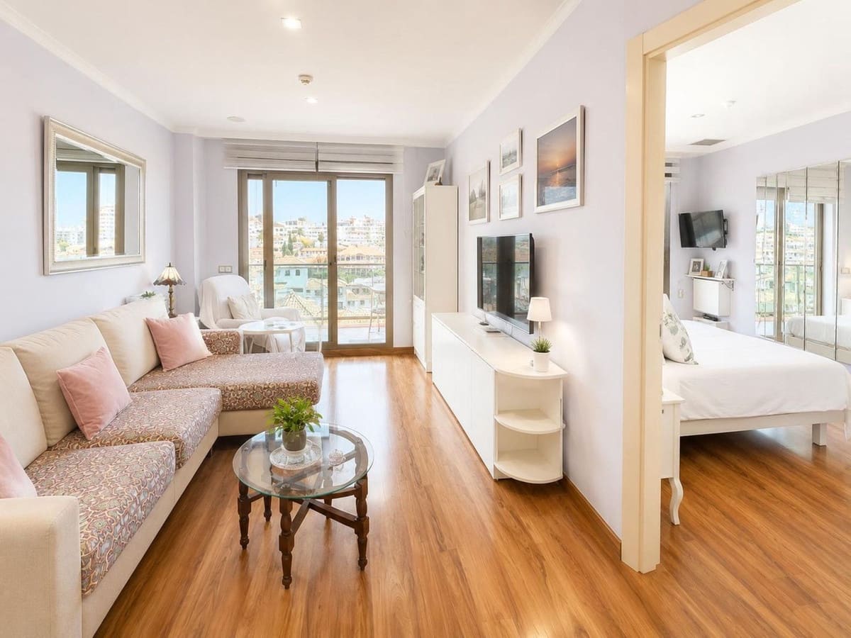 1 sypialnia Apartament na sprzedaż w Benalmadena Costa z basenem garażem - 265 000 € (Ref: 9971823)