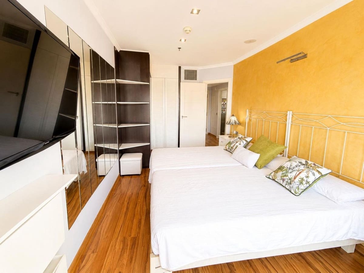 1 sypialnia Apartament na sprzedaż w Benalmadena Costa z basenem garażem - 265 000 € (Ref: 9971823)