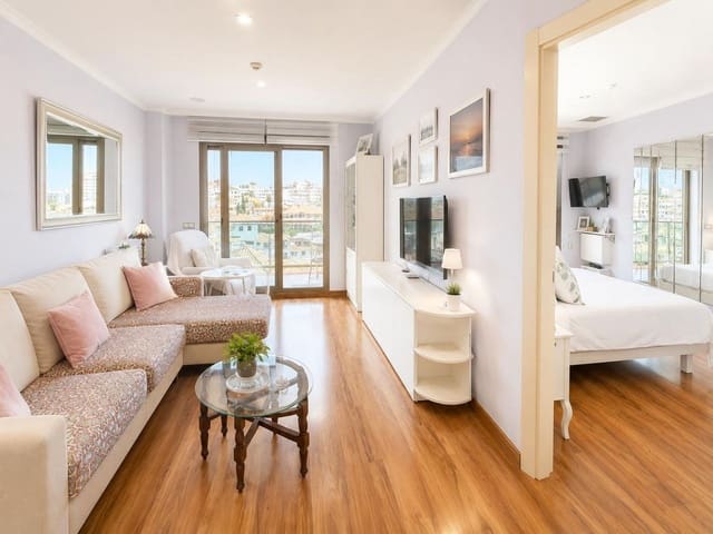 1 slaapkamer Appartement te koop in Benalmadena Costa, Benalmádena met zwembad garage - € 265.000 (Ref: 9971823)