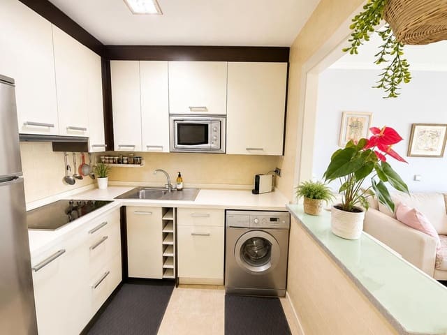 1 slaapkamer Appartement te koop in Benalmadena Costa, Benalmádena met zwembad garage - € 265.000 (Ref: 9971823)