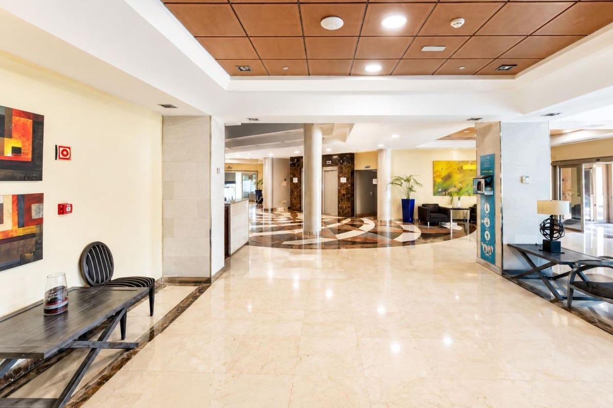 1 sypialnia Apartament na sprzedaż w Benalmadena Costa z basenem garażem - 265 000 € (Ref: 9971823)