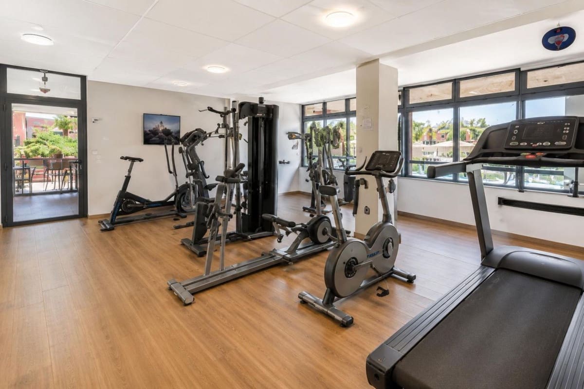 1 sypialnia Apartament na sprzedaż w Benalmadena Costa z basenem garażem - 265 000 € (Ref: 9971823)