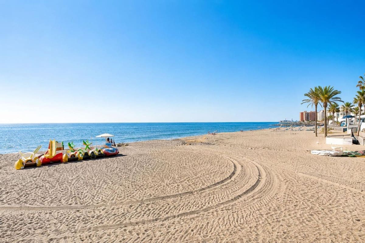 1 sypialnia Apartament na sprzedaż w Benalmadena Costa z basenem garażem - 265 000 € (Ref: 9971823)