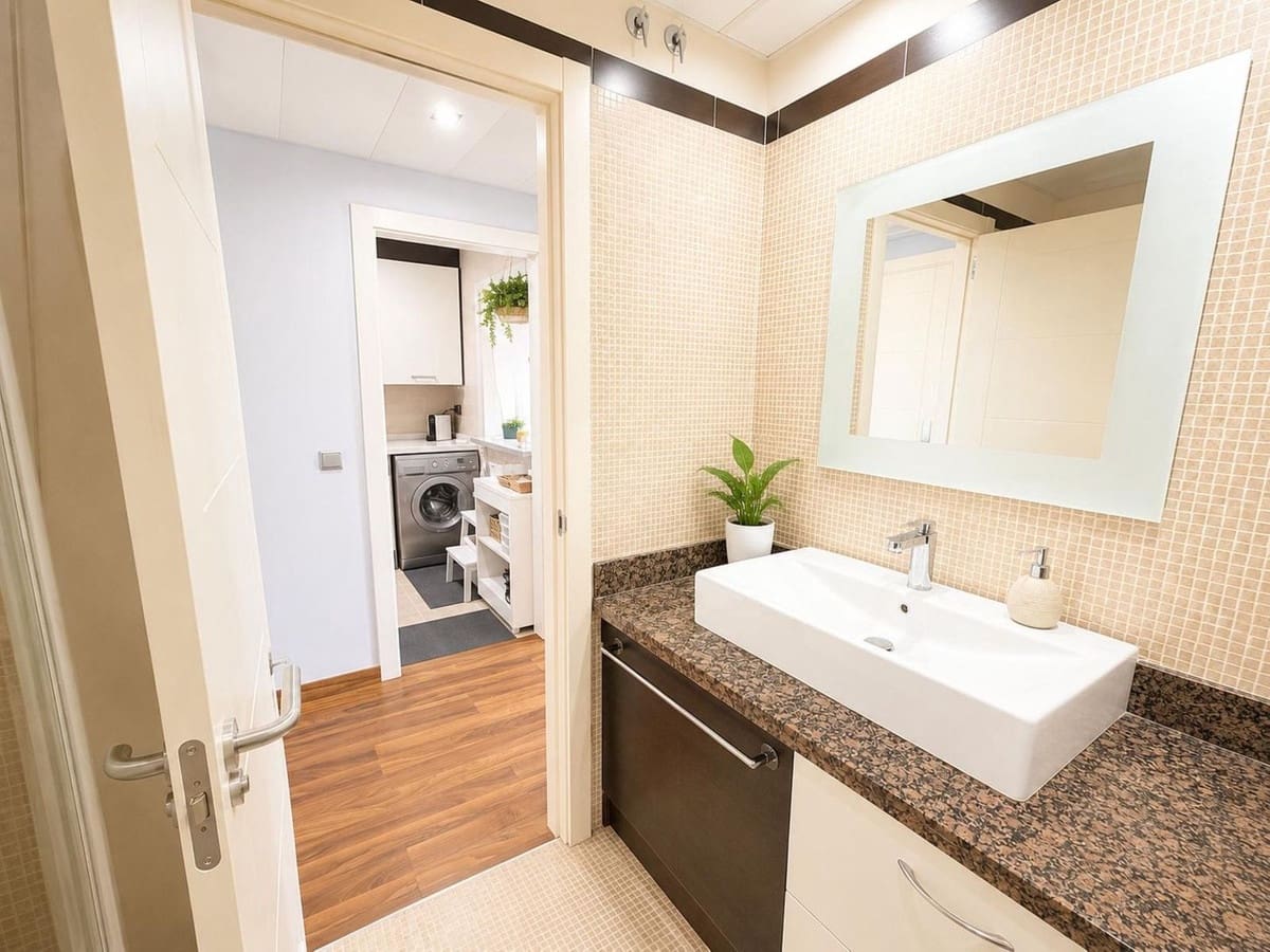 1 sypialnia Apartament na sprzedaż w Benalmadena Costa z basenem garażem - 265 000 € (Ref: 9971823)