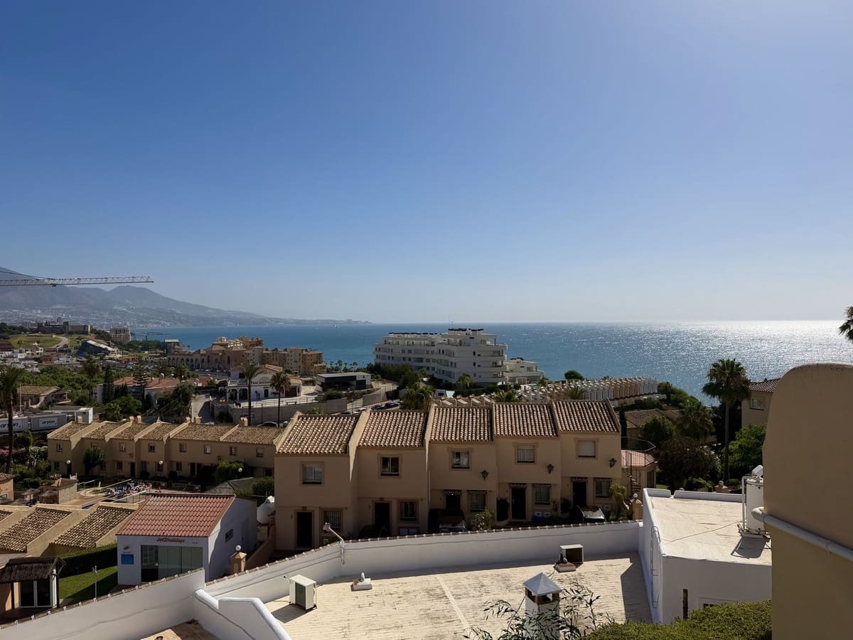 2 bedroom Townhouse for sale in Mijas Costa with pool - € 369,000 (Ref: 9971825)