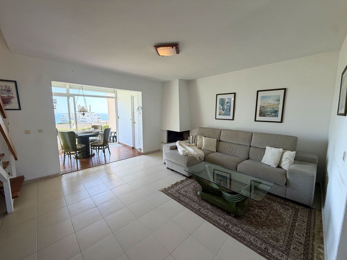 2 bedroom Townhouse for sale in Mijas Costa with pool - € 369,000 (Ref: 9971825)