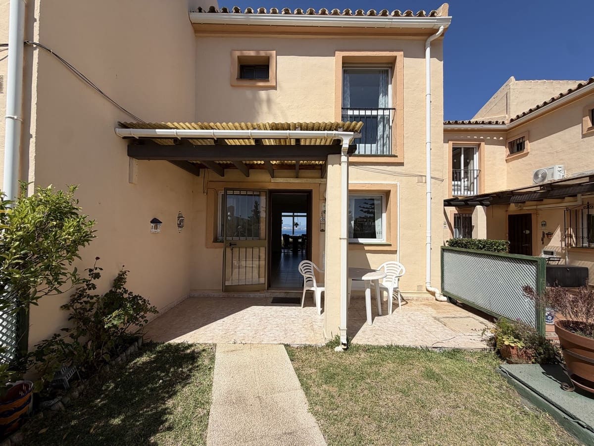 2 bedroom Townhouse for sale in Mijas Costa with pool - € 369,000 (Ref: 9971825)