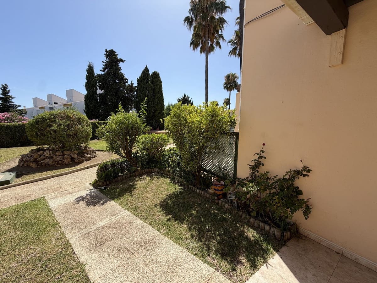 2 bedroom Townhouse for sale in Mijas Costa with pool - € 369,000 (Ref: 9971825)