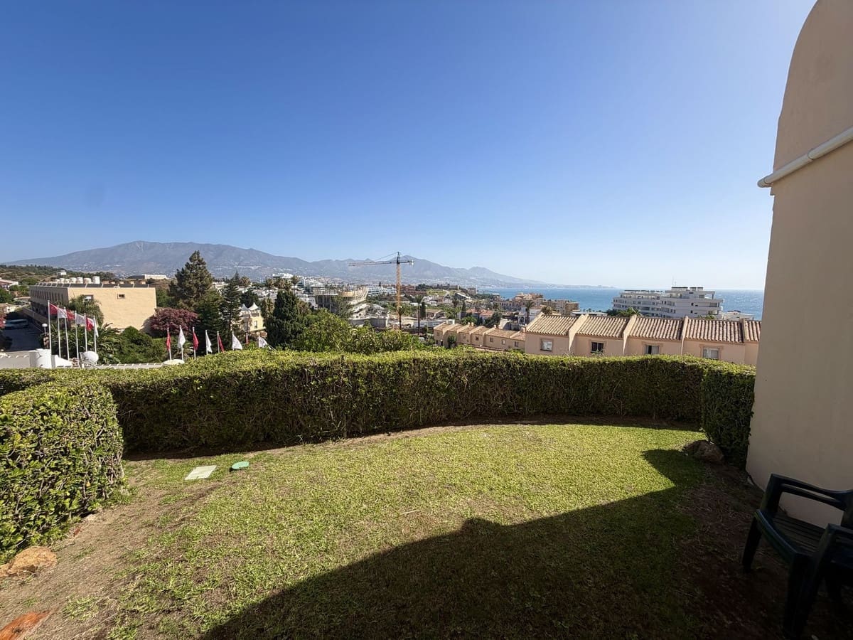 2 bedroom Townhouse for sale in Mijas Costa with pool - € 369,000 (Ref: 9971825)