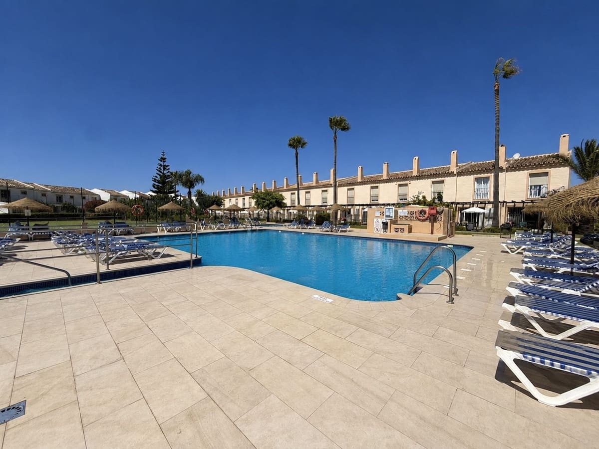 2 bedroom Townhouse for sale in Mijas Costa with pool - € 369,000 (Ref: 9971825)
