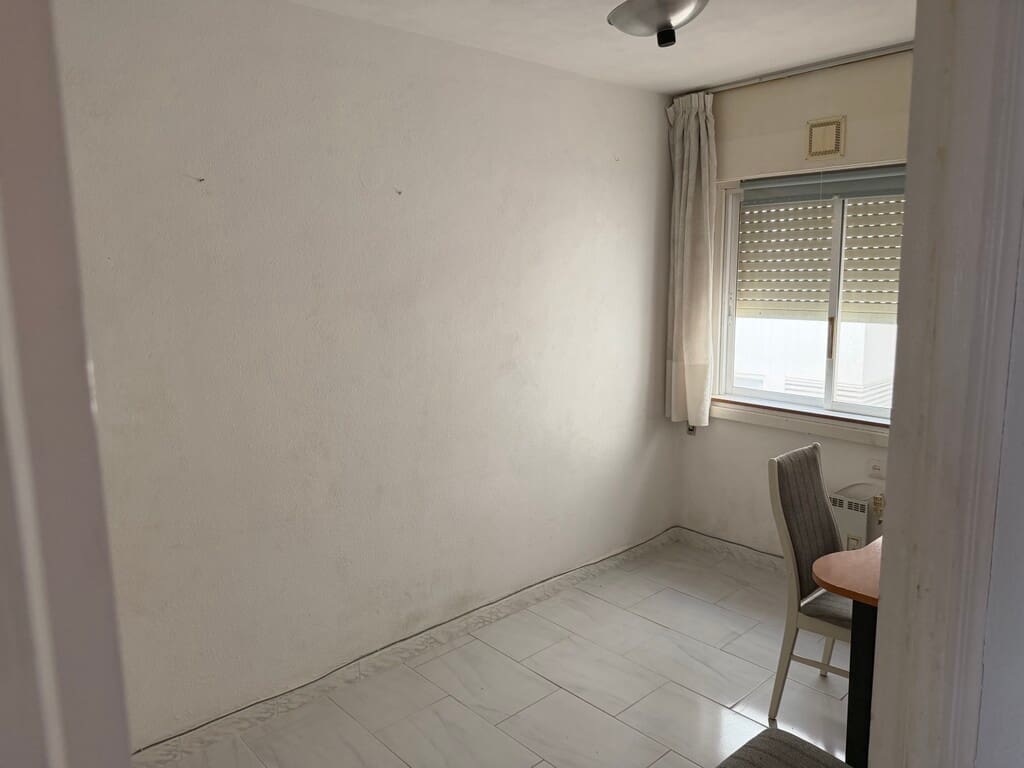 3 bedroom Apartment for sale in Fuengirola with pool - € 299,000 (Ref: 9971826)