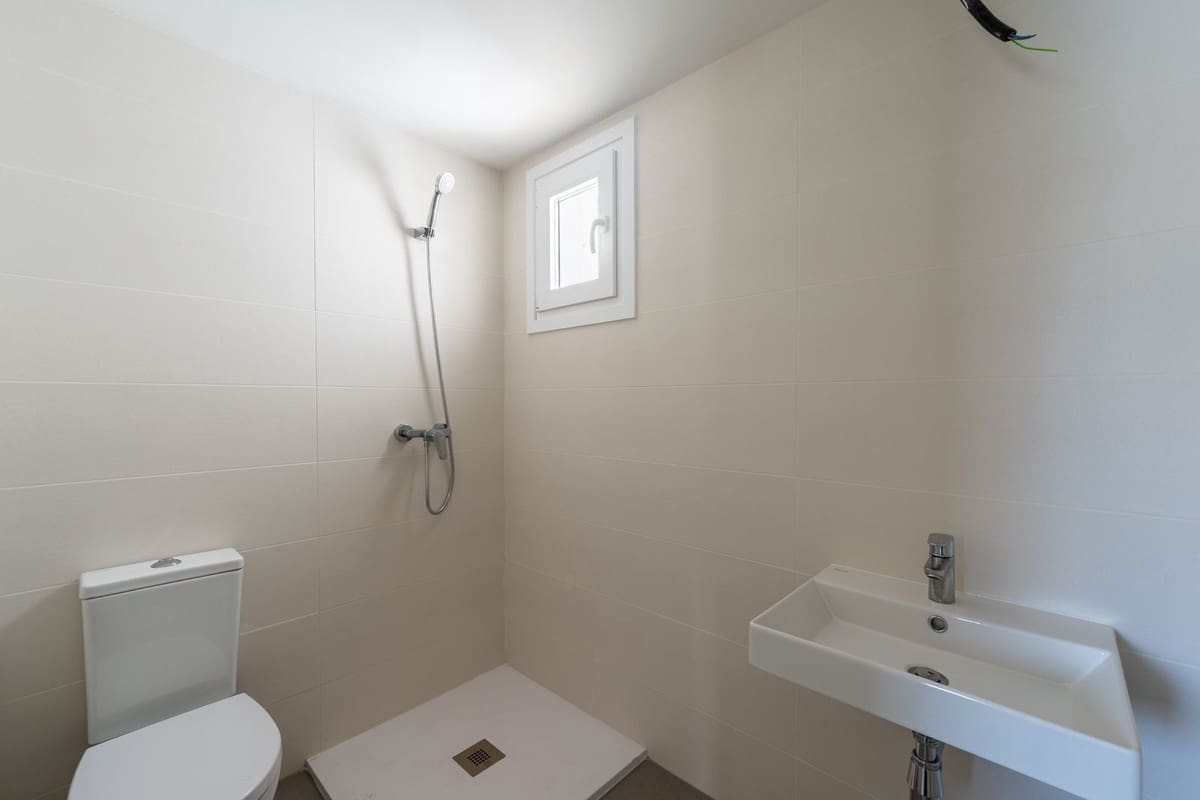 2 bedroom Apartment for sale in Fuengirola with pool garage - € 305,000 (Ref: 9971827)