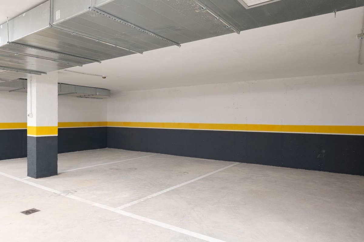 2 bedroom Apartment for sale in Fuengirola with pool garage - € 305,000 (Ref: 9971827)