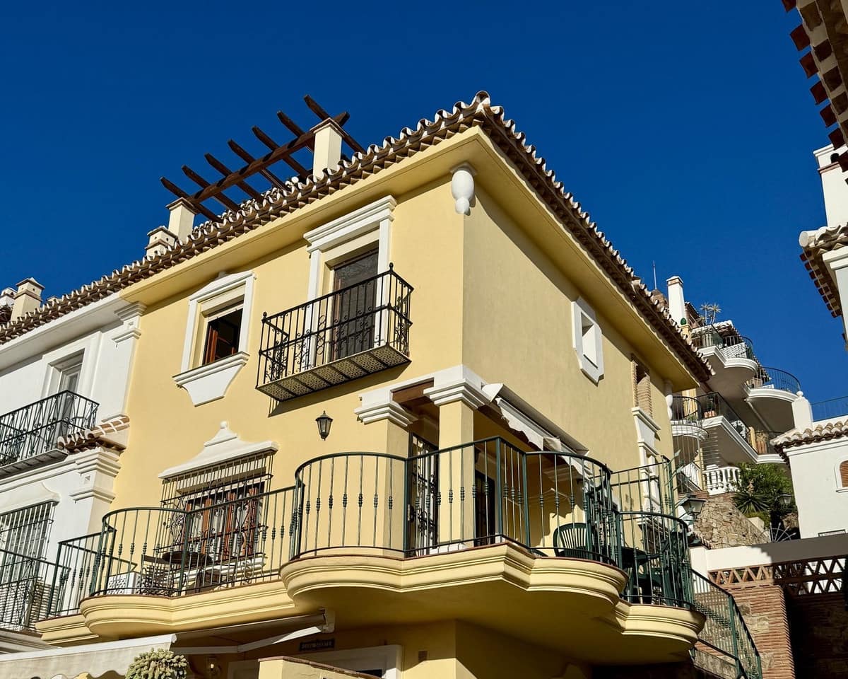 2 bedroom Townhouse for sale in Mijas Golf with pool - € 365,000 (Ref: 9971828)