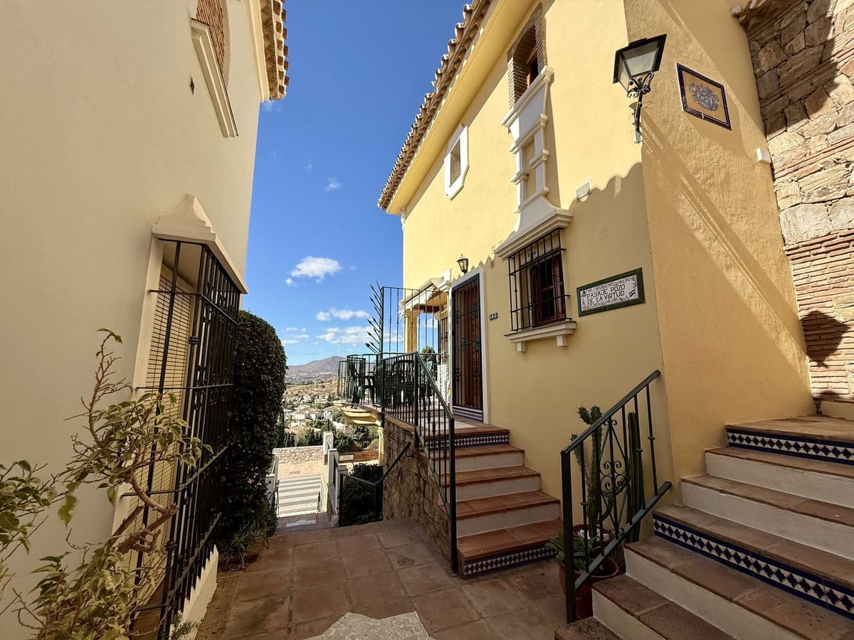 2 bedroom Townhouse for sale in Mijas Golf with pool - € 365,000 (Ref: 9971828)