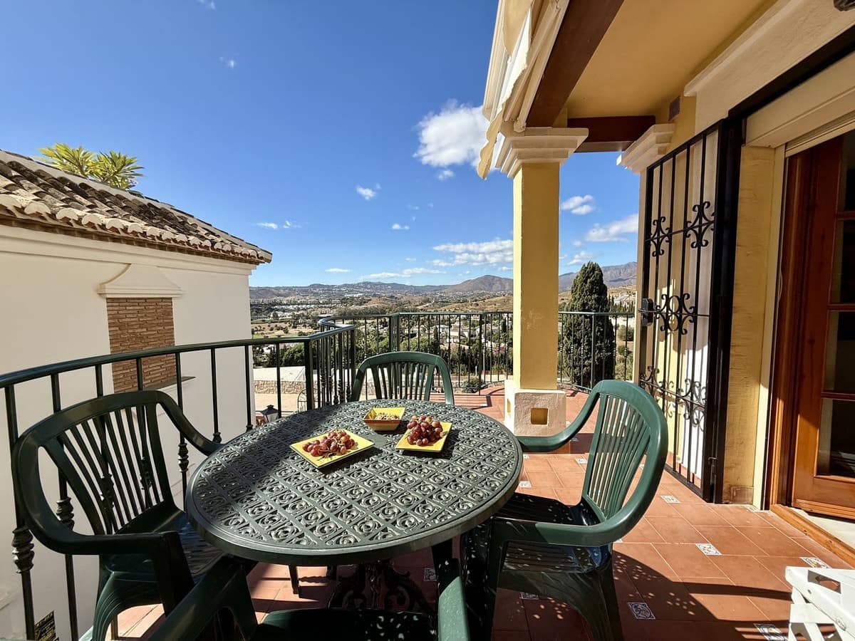 2 bedroom Townhouse for sale in Mijas Golf with pool - € 365,000 (Ref: 9971828)