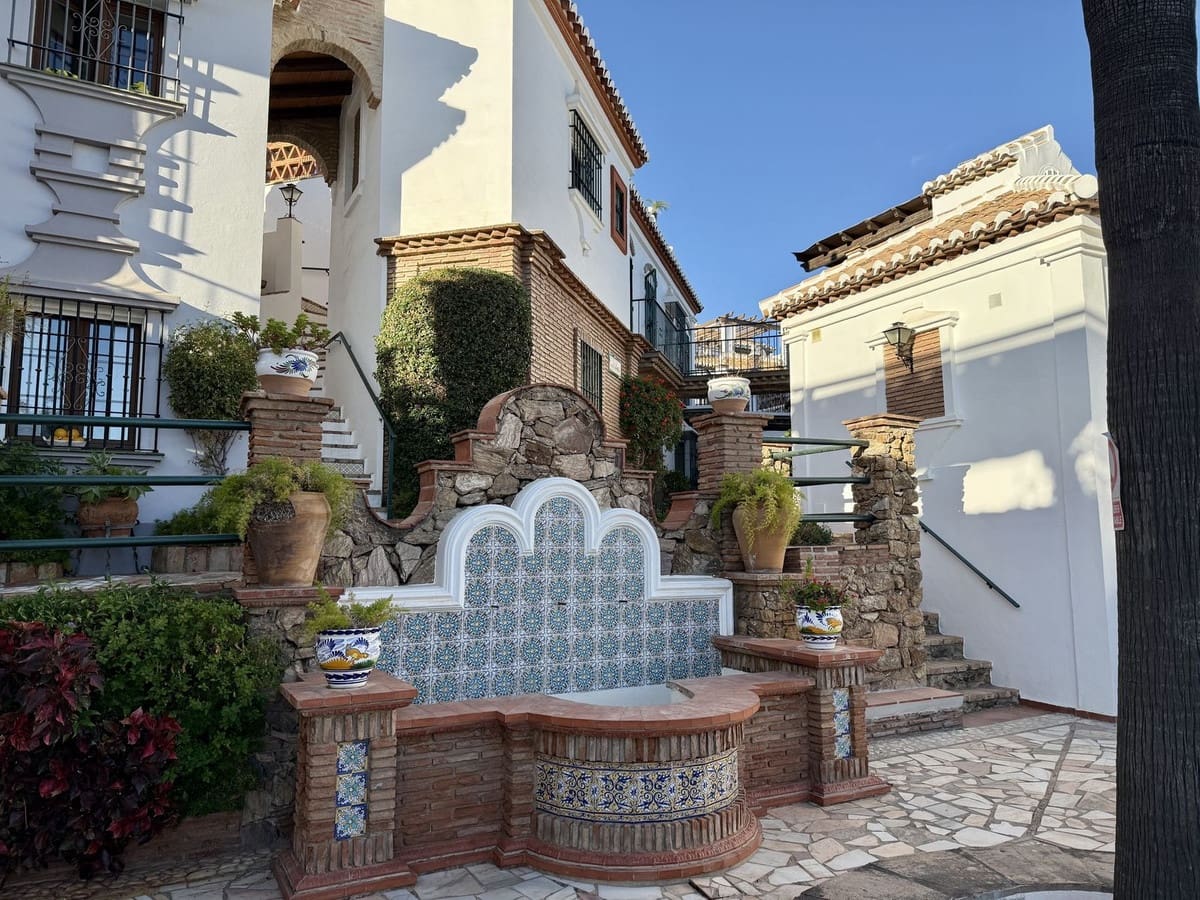 2 bedroom Townhouse for sale in Mijas Golf with pool - € 365,000 (Ref: 9971828)