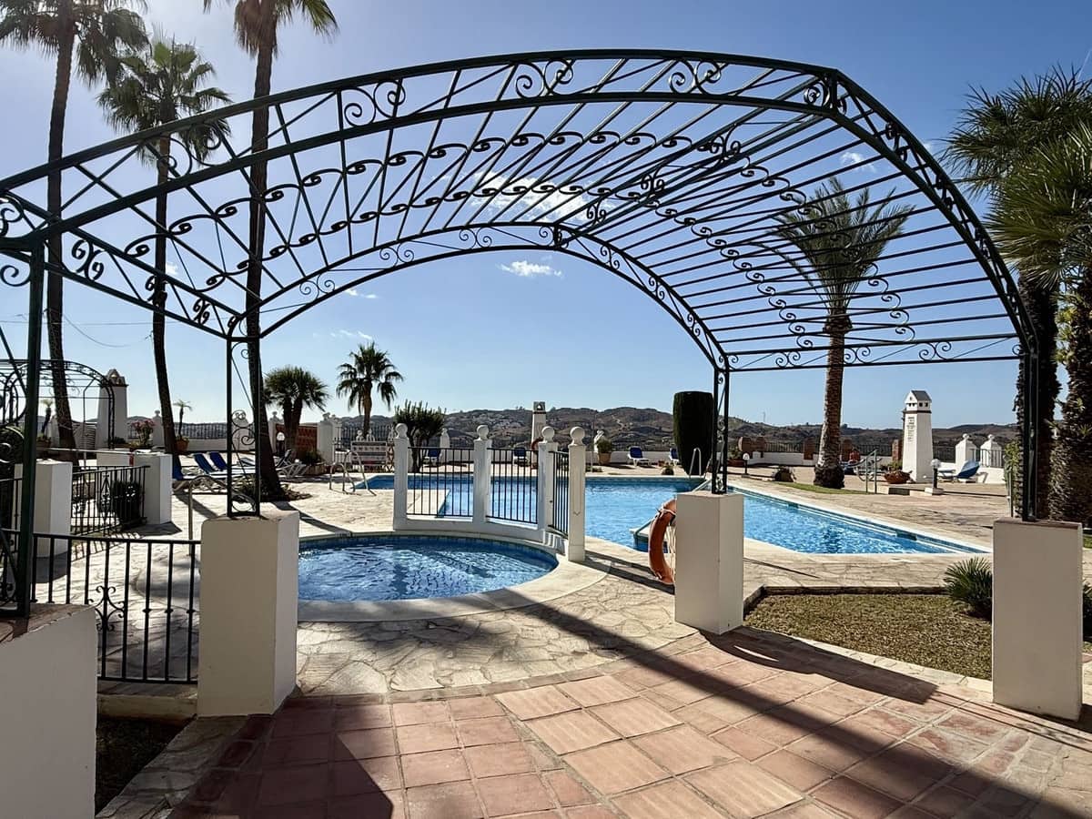 2 bedroom Townhouse for sale in Mijas Golf with pool - € 365,000 (Ref: 9971828)