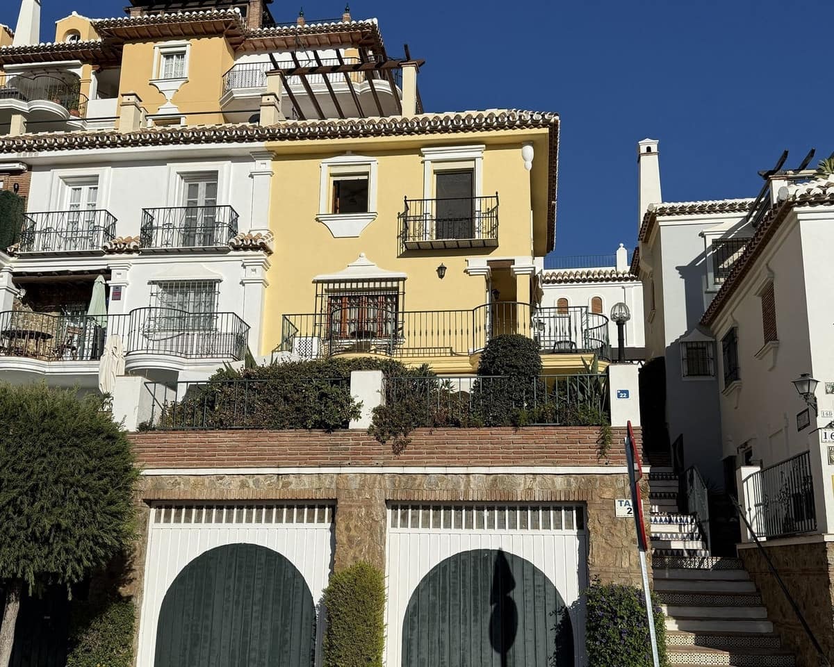 2 bedroom Townhouse for sale in Mijas Golf with pool - € 365,000 (Ref: 9971828)