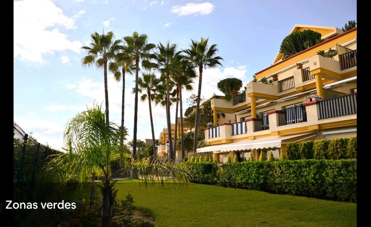 1 bedroom Apartment for sale in Elviria with pool - € 320,000 (Ref: 9971833)