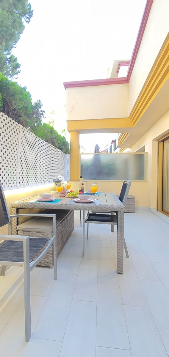 1 bedroom Apartment for sale in Elviria with pool - € 320,000 (Ref: 9971833)