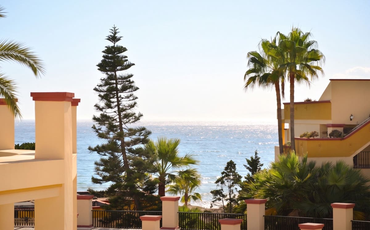 1 bedroom Apartment for sale in Elviria with pool - € 320,000 (Ref: 9971833)