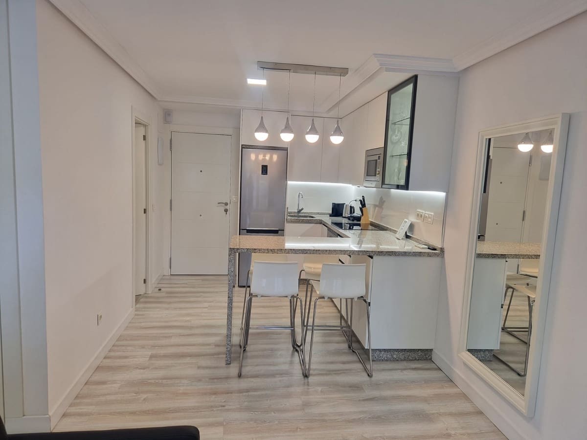 1 bedroom Apartment for sale in Elviria with pool - € 320,000 (Ref: 9971833)