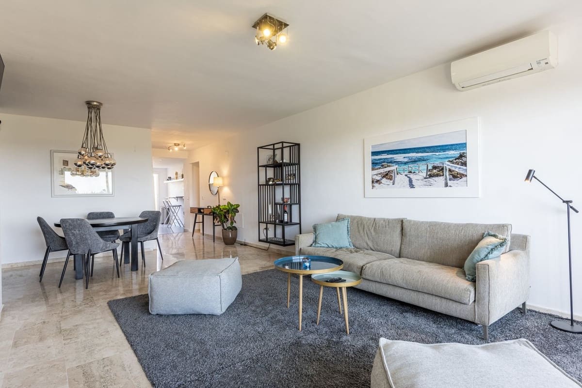 2 soverom Leilighet til salgs i New Golden Mile med svømmebasseng - € 375 000 (Ref: 9971836)