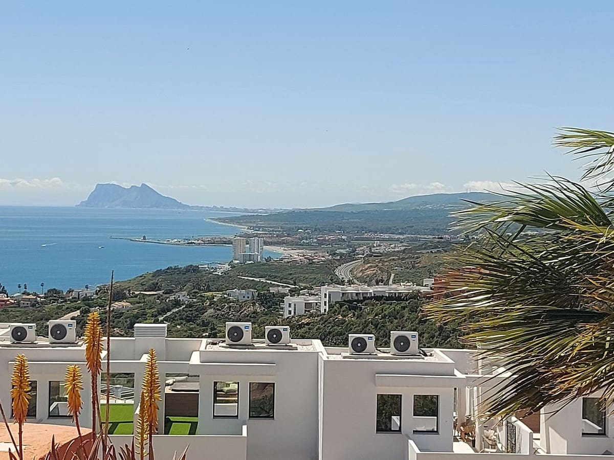 3 bedroom Townhouse for sale in Manilva with pool - € 350,000 (Ref: 9971843)
