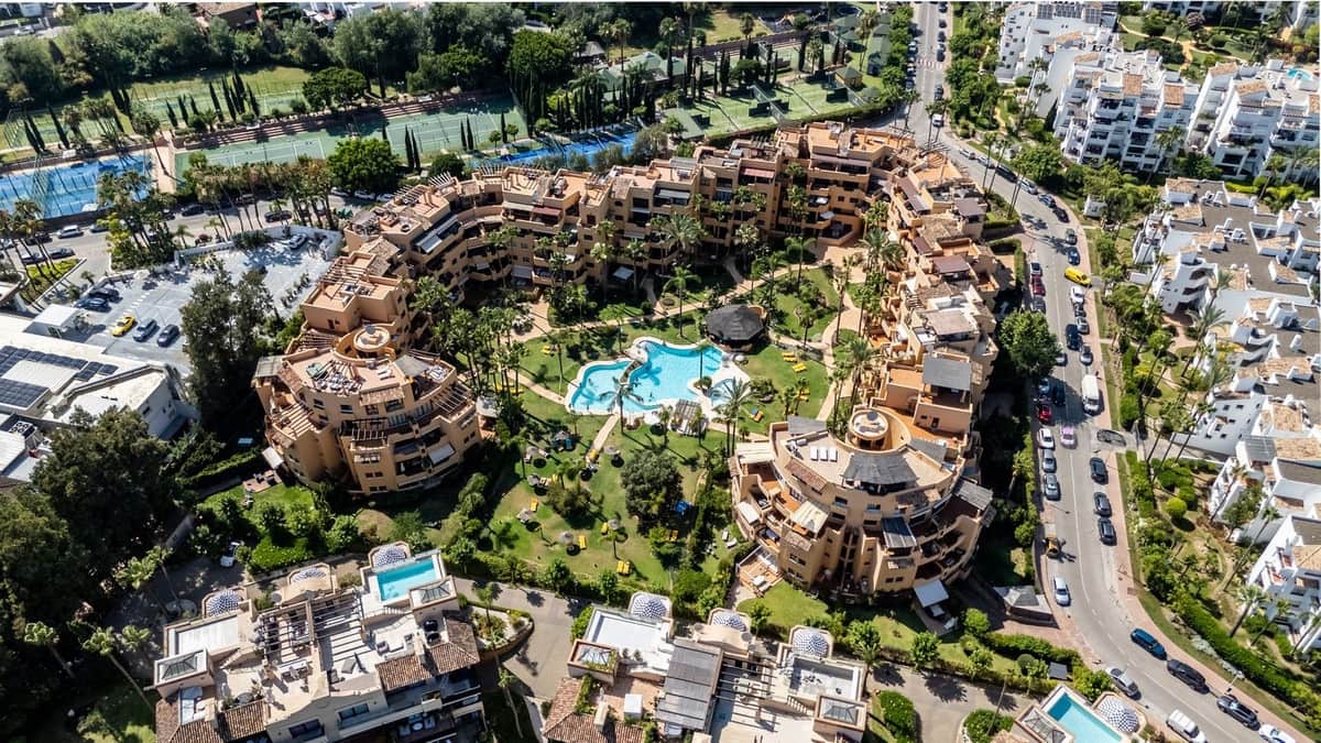 2 bedroom Apartment for sale in Estepona with pool garage - € 475,000 (Ref: 9971847)