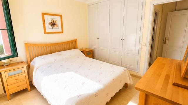 Apartamento de 2 habitaciones en Atalaya-Isdabe, Estepona en venta con piscina garaje - 320.000 € (Ref: 9971848)