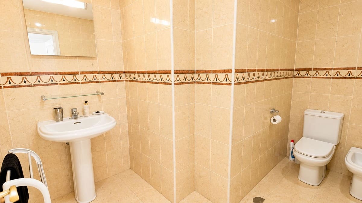 Apartamento de 2 habitaciones en Atalaya-Isdabe en venta con piscina garaje - 320.000 € (Ref: 9971848)