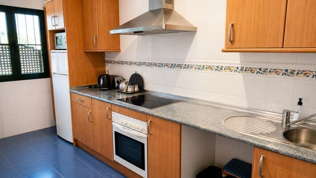 Apartamento de 2 habitaciones en Atalaya-Isdabe, Estepona en venta con piscina garaje - 320.000 € (Ref: 9971848)