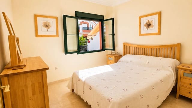 Apartamento de 2 habitaciones en Atalaya-Isdabe, Estepona en venta con piscina garaje - 320.000 € (Ref: 9971848)